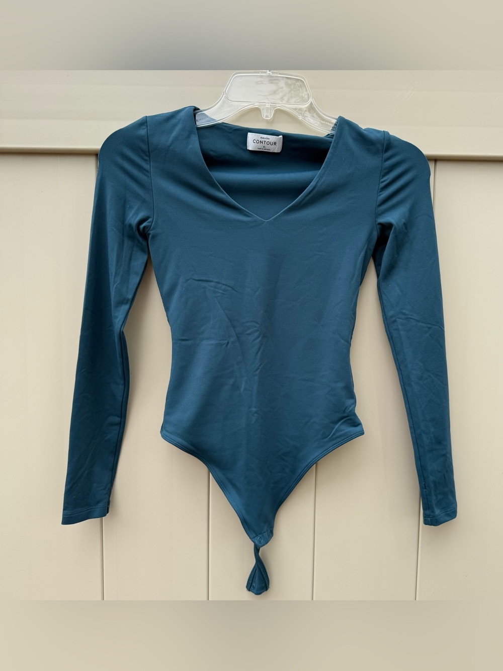 Babaton Contour v neck Longsleeve Bodysuit from Aritzia blue XS